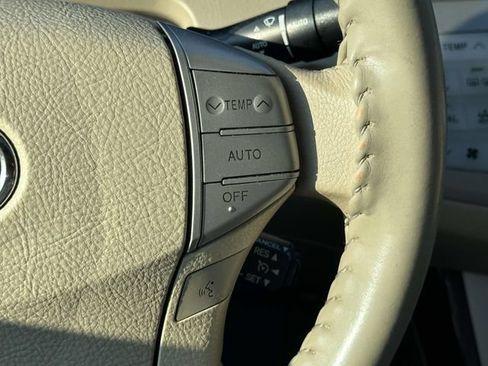 Used 2010 Toyota Avalon Limited FWD image 26