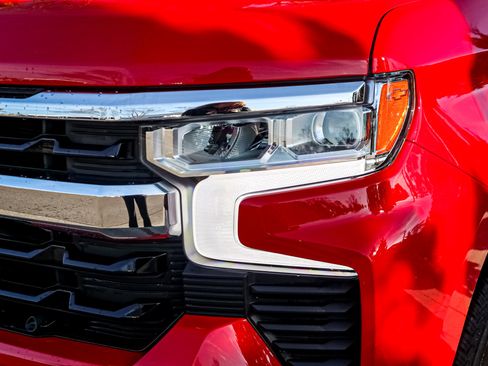 Used 2023 Chevrolet Silverado 1500 LT image 6