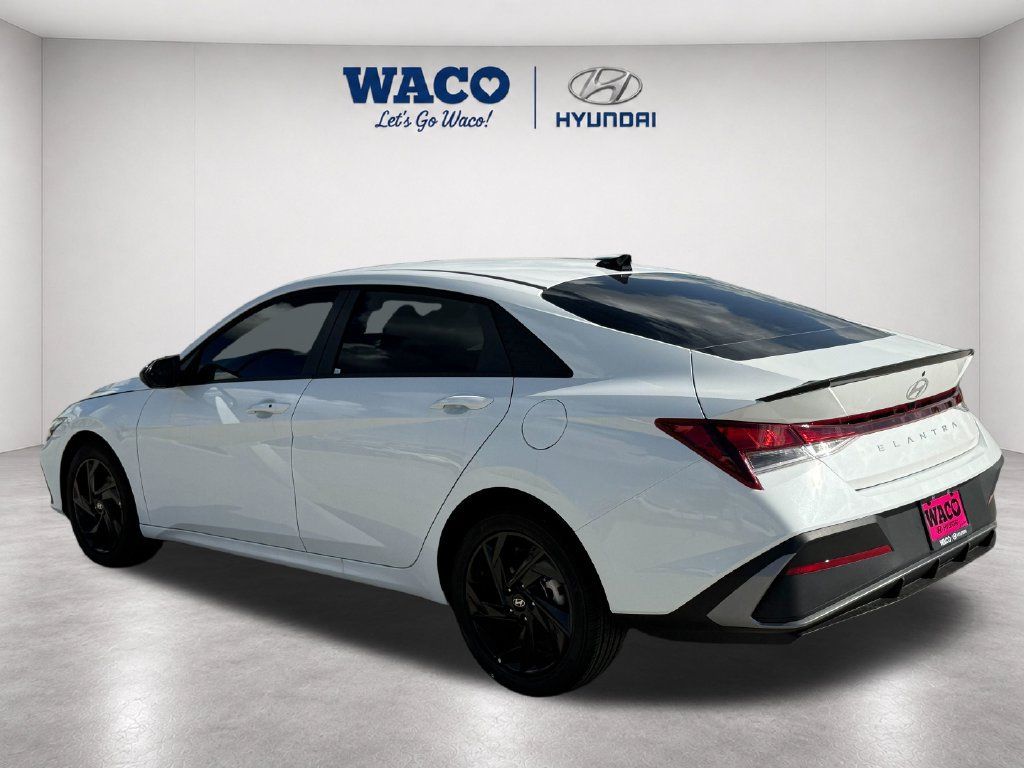 Used 2026 Hyundai Elantra SEL Sport Premium FWD image 5