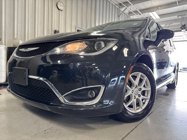 Used 2020 Chrysler Pacifica Touring-L FWD image 37