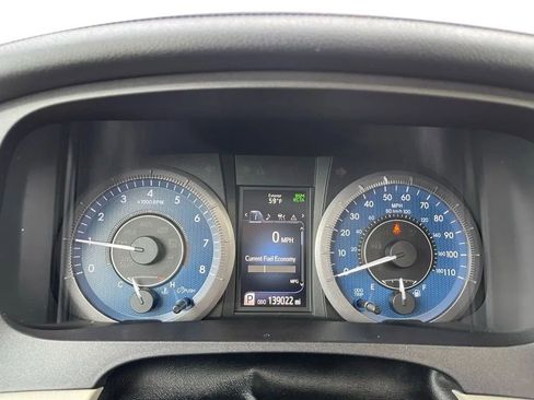 Used 2019 Toyota Sienna XLE image 23