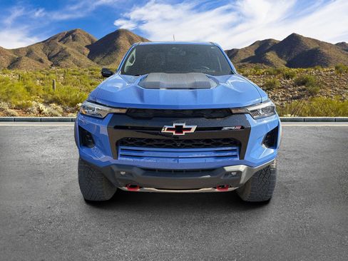 Used 2025 Chevrolet Colorado ZR2 w/ Technology Package AWD/4WD image 6