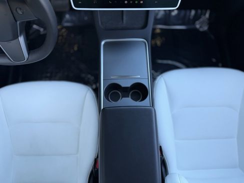 Used 2022 Tesla Model Y Long Range image 46