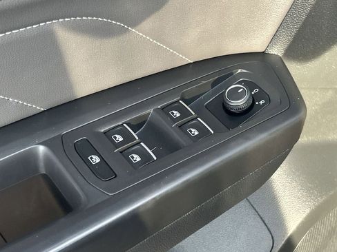 Certified 2022 Volkswagen Atlas Cross Sport SE image 17