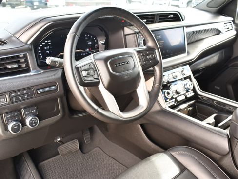 Used 2023 GMC Yukon Denali image 15
