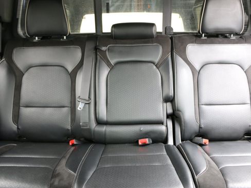 Used 2019 RAM 1500 Laramie AWD/4WD image 32