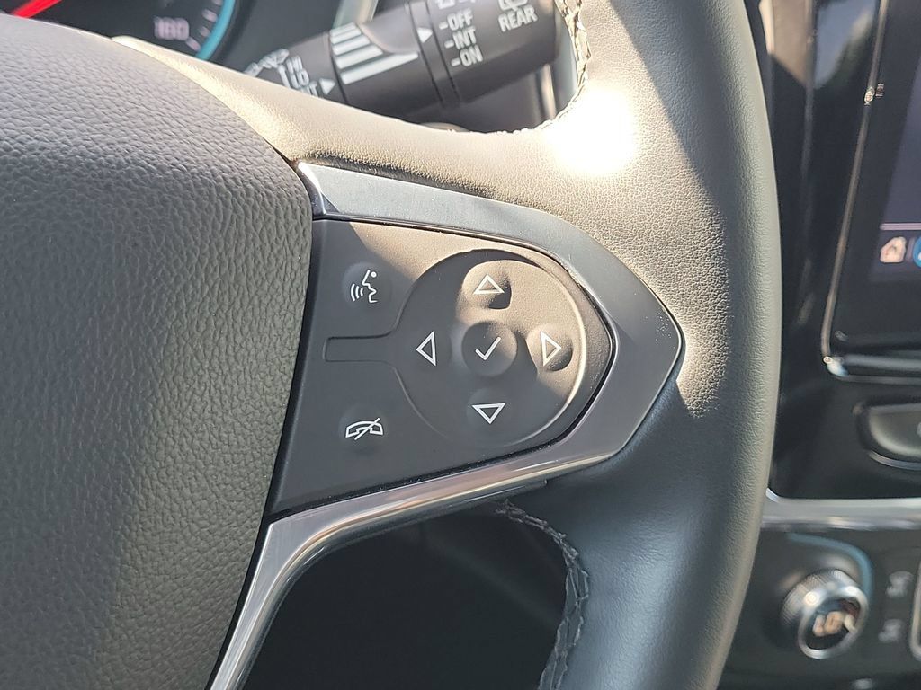 Used 2023 Chevrolet Traverse RS FWD image 10
