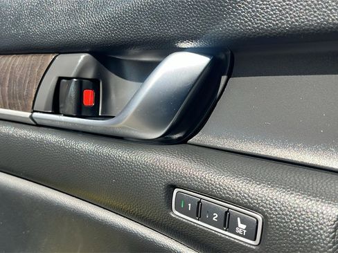 Used 2018 Honda Accord Touring image 14
