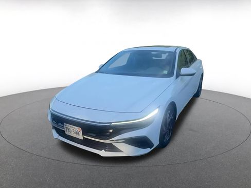 Used 2025 Hyundai Elantra SEL FWD image 5