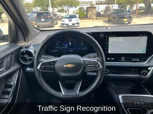 Used 2025 Chevrolet Equinox LT w/ Convenience Package II FWD image 14