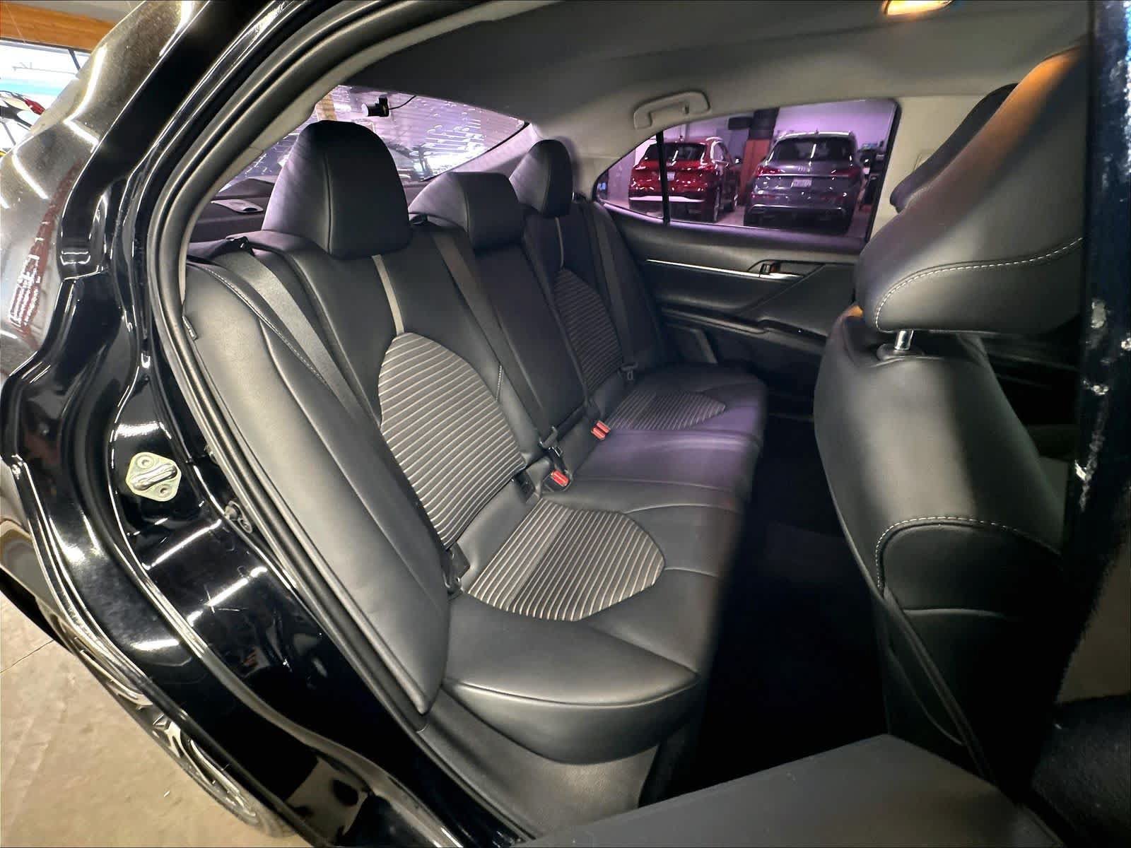 Used 2020 Toyota Camry SE FWD image 28