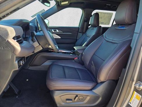 New 2026 Ford Explorer Platinum image 4