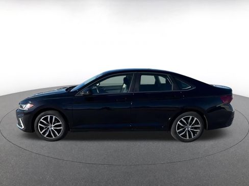 Used 2025 Volkswagen Jetta SE image 9