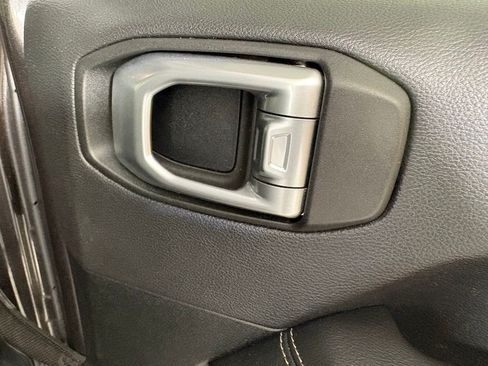 Used 2020 Jeep Wrangler Unlimited Sahara AWD/4WD image 16