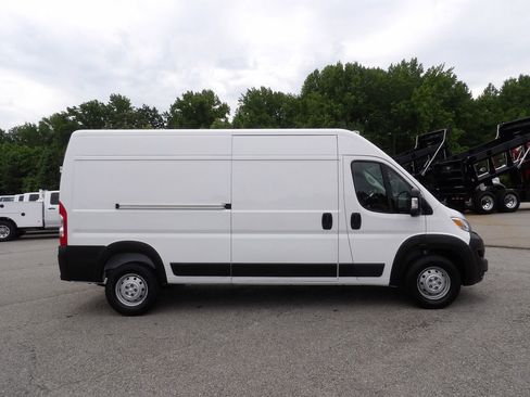 Used 2023 RAM ProMaster 2500 w/ Driver Convenience Group FWD image 9