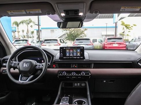 Used 2024 Honda Pilot Elite image 16