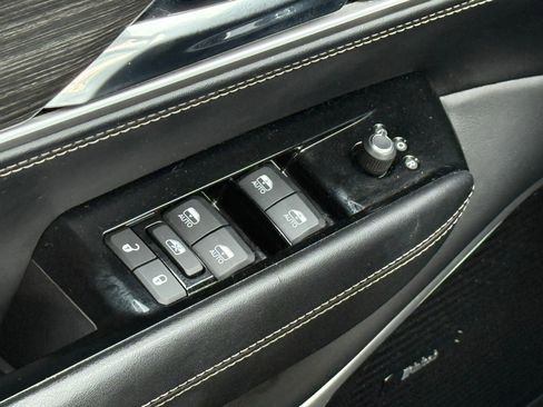 Used 2022 Jeep Wagoneer Series III w/ Premium Group I image 36