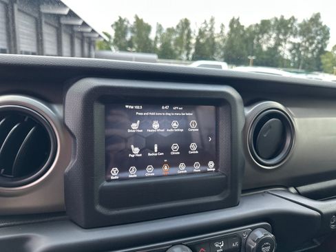 Used 2018 Jeep Wrangler Unlimited Sport S AWD/4WD image 13