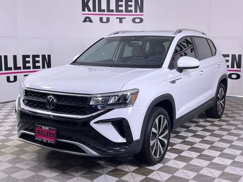 Used 2024 Volkswagen Taos SE image 3