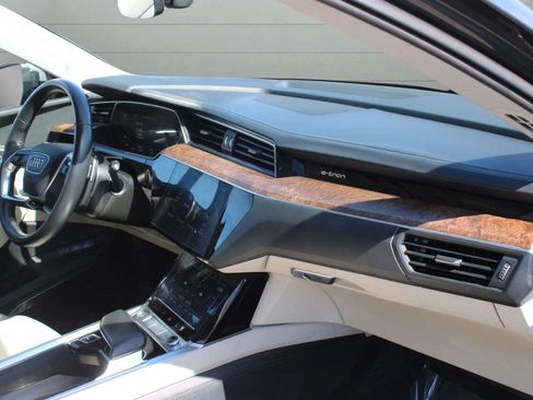 Used 2019 Audi e-tron Prestige image 12