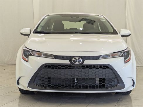 Used 2021 Toyota Corolla LE image 3