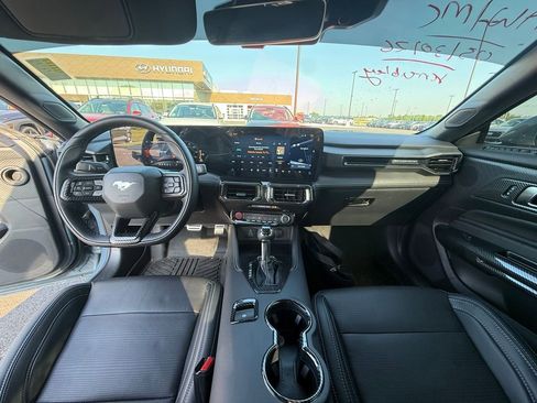 Used 2025 Ford Mustang Premium RWD image 24