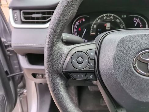 Used 2025 Toyota RAV4 XLE FWD image 18