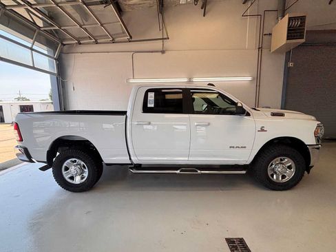 Used 2021 RAM 2500 Big Horn AWD/4WD image 2