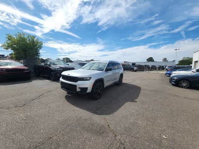 Used 2024 Jeep Grand Cherokee L Altitude AWD/4WD image 2
