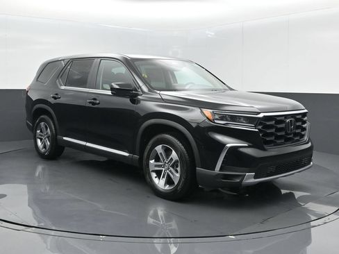 Used 2025 Honda Pilot EX-L image 3