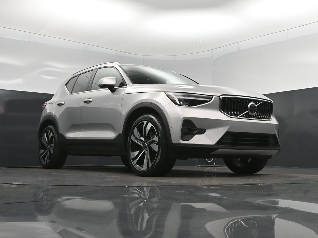 Used 2025 Volvo XC40 B5 Plus AWD/4WD image 44