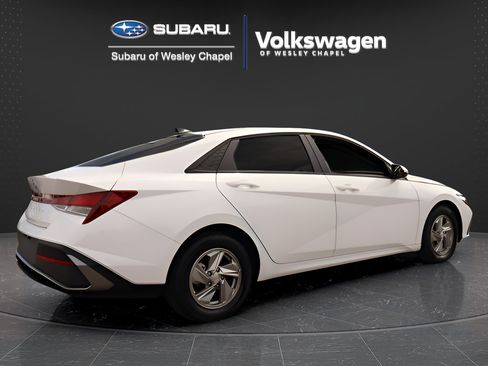 Used 2025 Hyundai Elantra SE FWD image 7