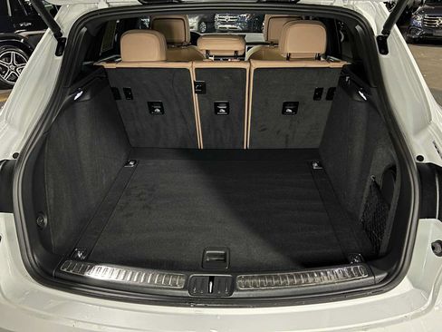 Used 2025 Porsche Macan AWD/4WD image 16