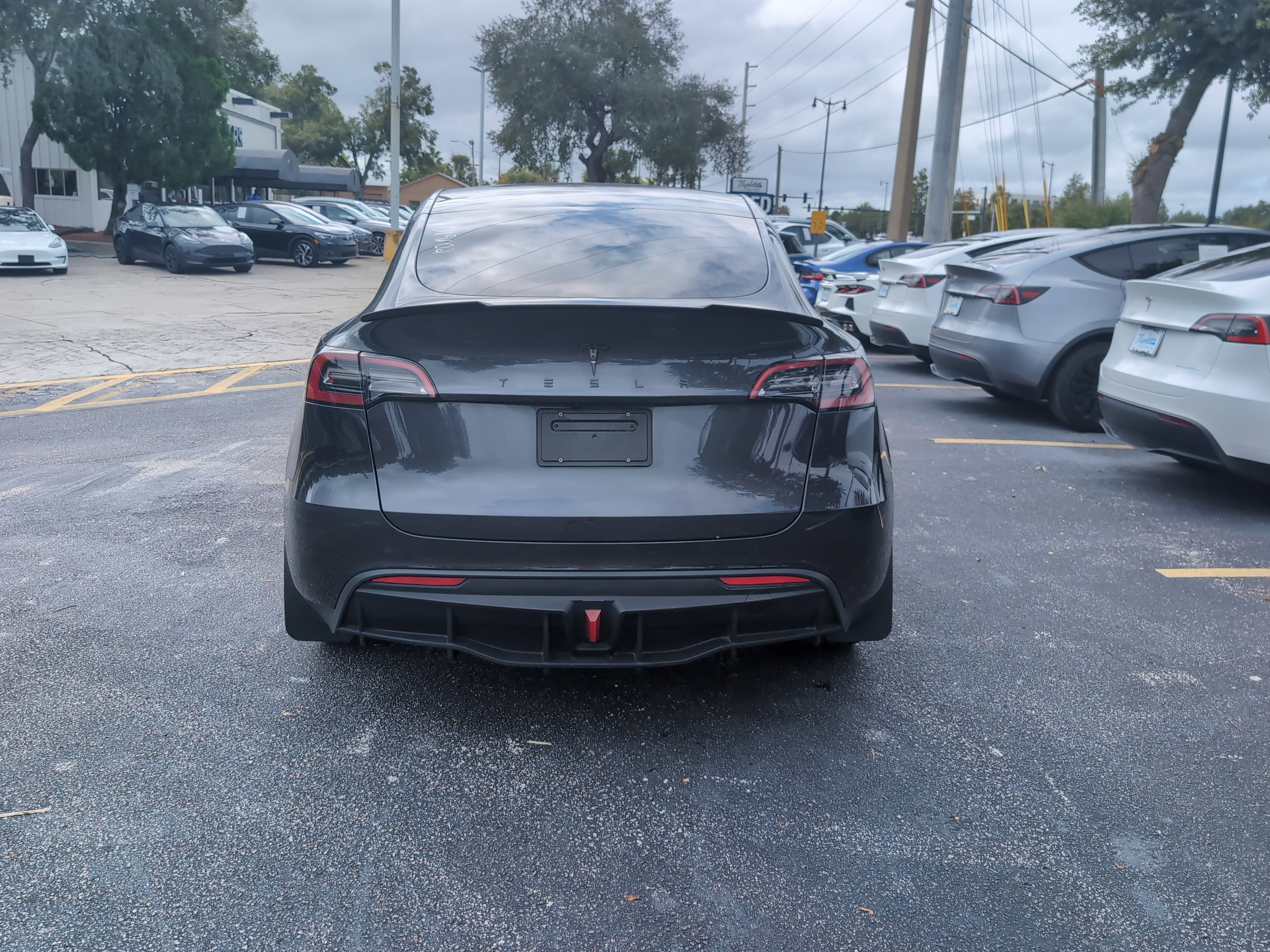 Used 2024 Tesla Model Y Long Range RWD image 6