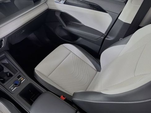New 2026 Volkswagen Tiguan SE FWD image 25