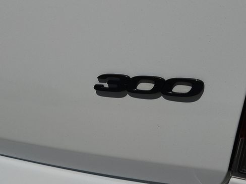 Used 2023 Chrysler 300 Touring L w/ Comfort Group RWD image 8