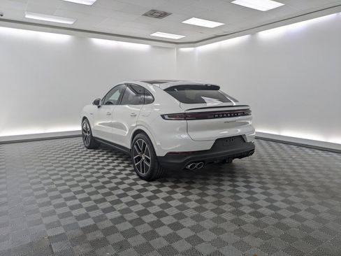 New 2026 Porsche Cayenne S image 3