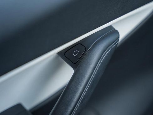 Used 2021 Tesla Model Y Long Range image 42