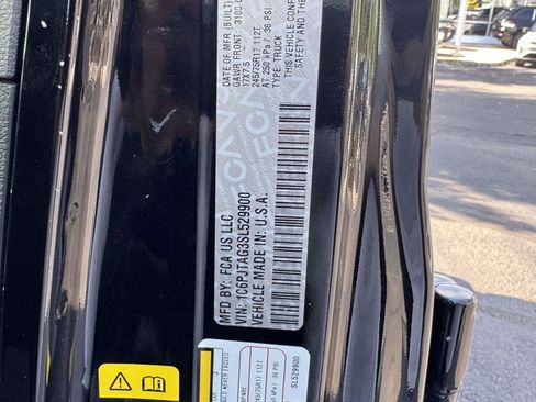 Used 2025 Jeep Gladiator Sport AWD/4WD image 13