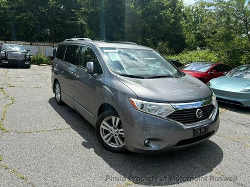 Used 2016 Nissan Quest Platinum w/ Tow Package FWD image 2