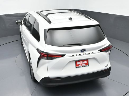 Certified 2022 Toyota Sienna LE image 45