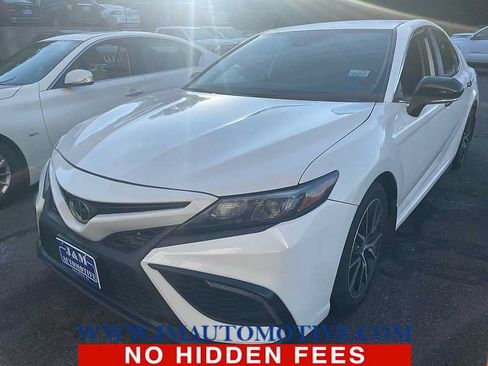 Used 2024 Toyota Camry SE FWD image 1