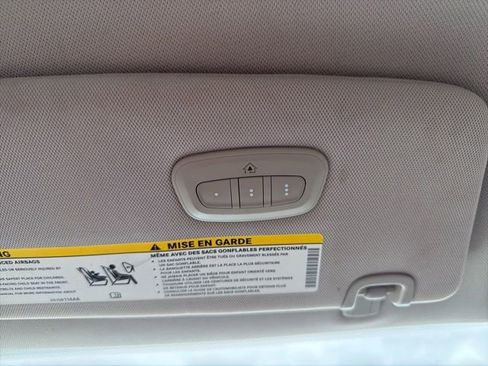 Used 2017 Chrysler Pacifica Limited image 33