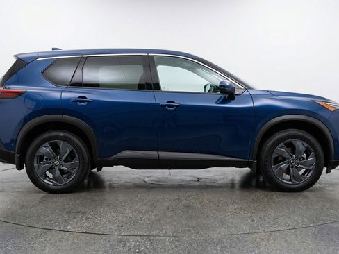 Used 2025 Nissan Rogue SV FWD image 11