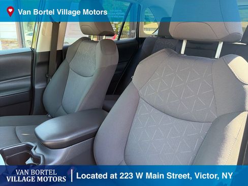 Used 2021 Toyota RAV4 XLE w/ Convenience Package AWD/4WD image 11