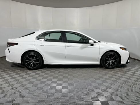 Used 2023 Toyota Camry SE FWD image 9
