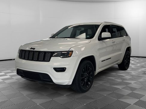 Used 2020 Jeep Grand Cherokee Altitude AWD/4WD image 4