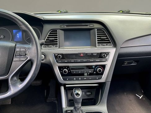 Used 2017 Hyundai Sonata Sport w/ Value Edition Package 02 FWD image 9