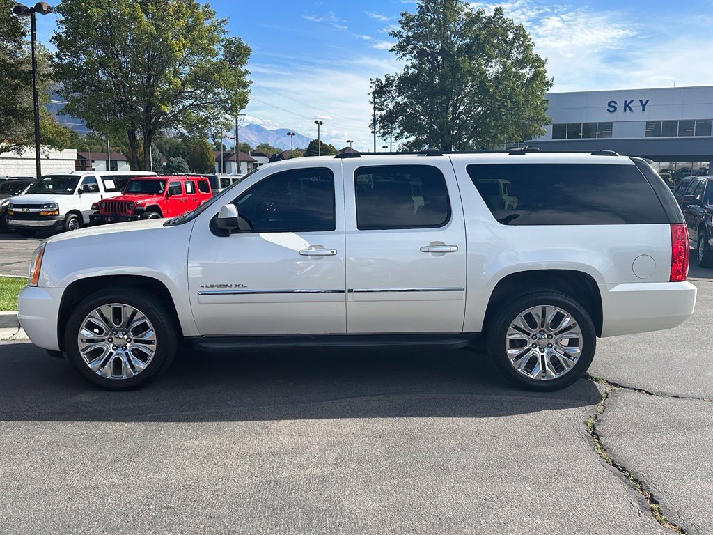 Used 2012 GMC Yukon XL SLT w/ SLT-2 Equipment Package AWD/4WD image 15