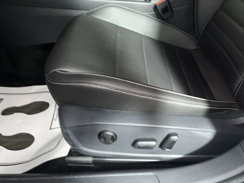 Used 2024 Volkswagen Jetta SE image 14